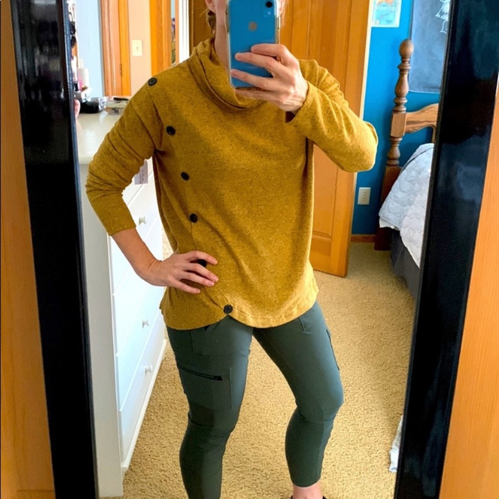 Retrology NWT cowl neck with buttons